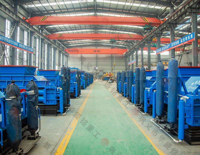 處理建筑廢料用什么設(shè)備？破碎紅磚用雙齒輥破碎機(jī)好嗎？