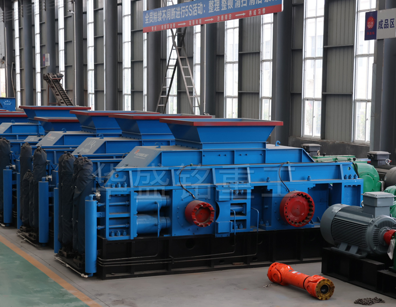 玄武巖對輥制砂機多少錢？與傳統(tǒng)破碎機區(qū)別？