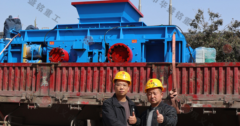 鵝卵石制砂用什么破碎機(jī)？推薦對(duì)輥機(jī)價(jià)格不貴還耐用