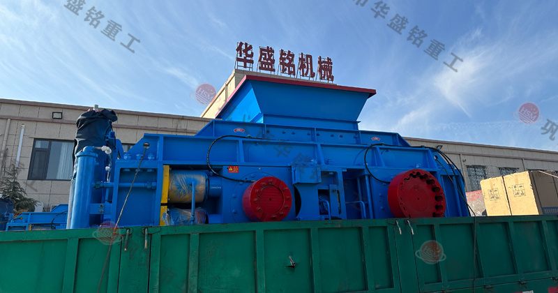 玄武巖粉碎成1-5mm用什么設(shè)備？推薦時(shí)產(chǎn)80噸對輥制砂機(jī)