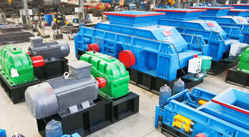 2米長的鉀長石制砂機一小時產(chǎn)量多少，自重多少噸