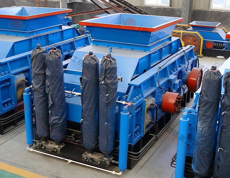 大型液壓對輥制砂機每小時出多少噸沙子？多少錢一臺？