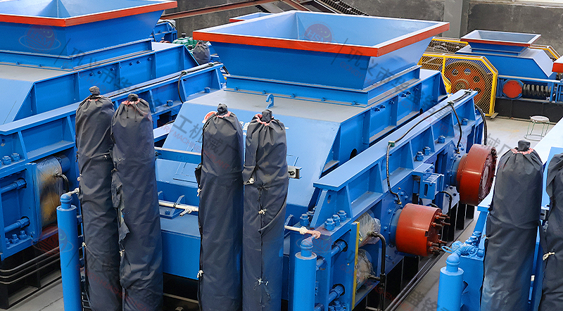 全液壓對輥式制砂機(jī) 全液壓對輥式制砂機(jī)